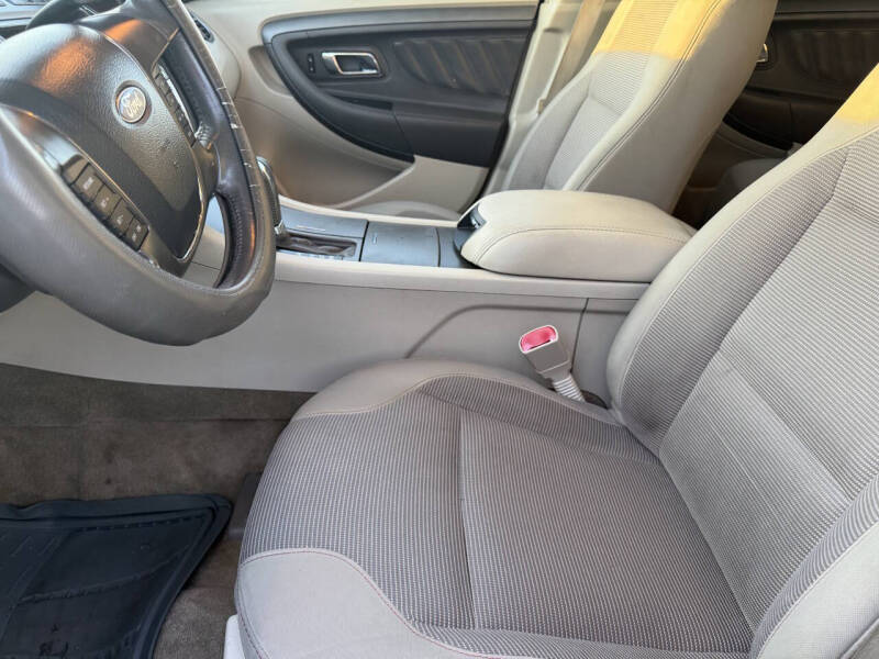 2011 Ford Taurus SEL