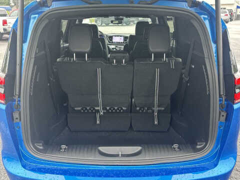 2027 Chrysler Pacifica Select