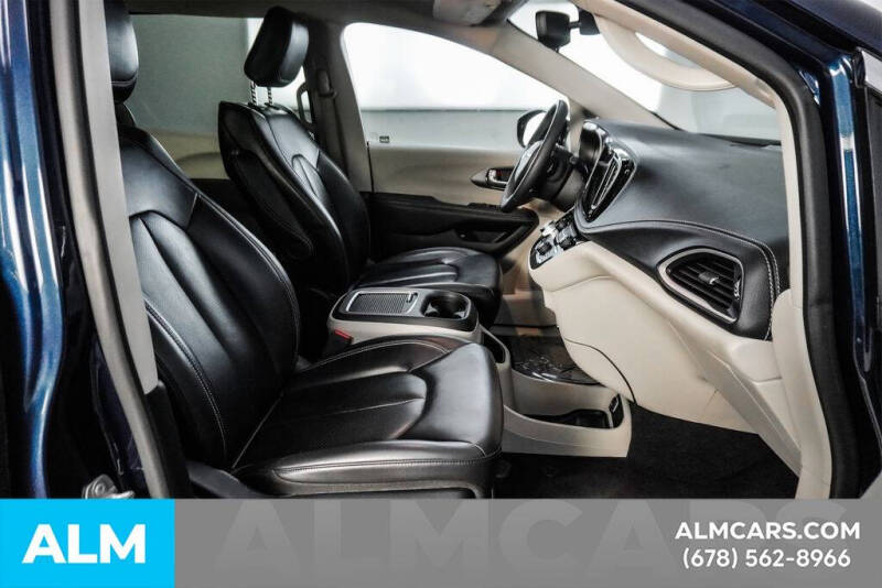 2024 Chrysler Pacifica Plug-In Hybrid Select