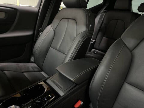 2025 Volvo XC40 B5 Plus Bright Theme