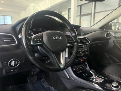 2017 Infiniti QX30 Premium