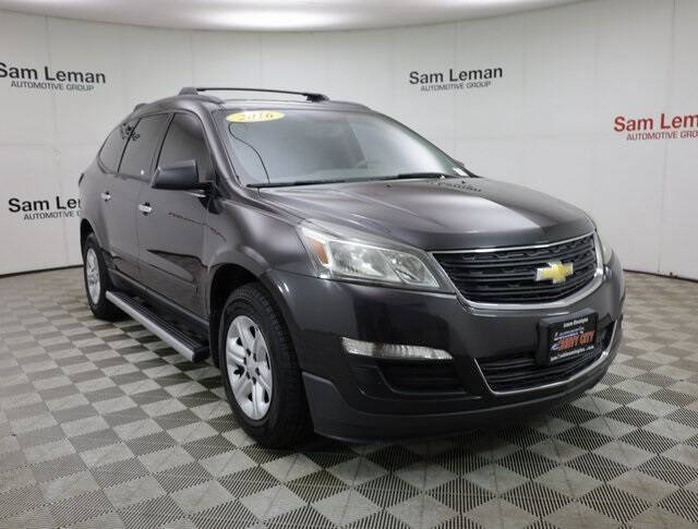 Used 2016 Chevrolet Traverse LS with VIN 1GNKRFED2GJ180963 for sale in Bloomington, IL