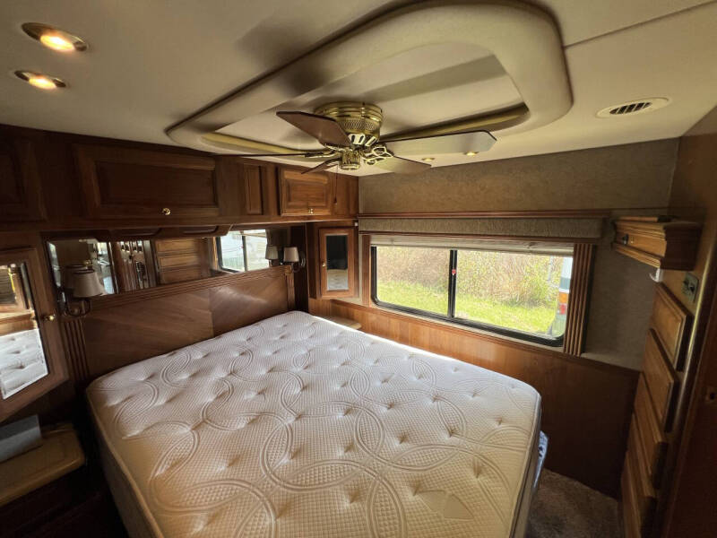 2002 Foretravel GV320 4010