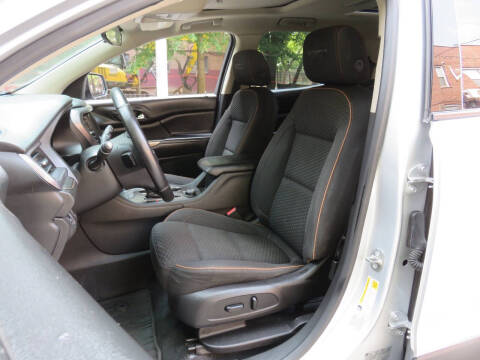 2017 GMC Acadia SLE-2