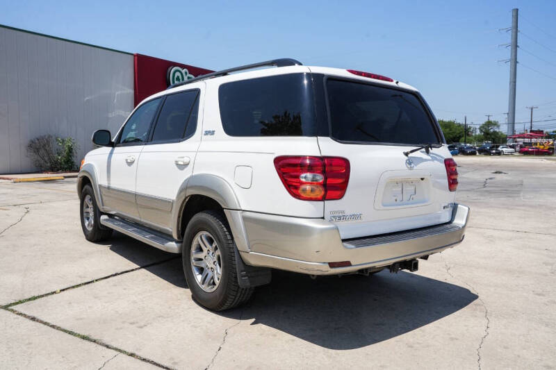 2004 Toyota Sequoia SR5