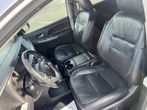 2016 Toyota Sienna SE Premium 8-Passenger