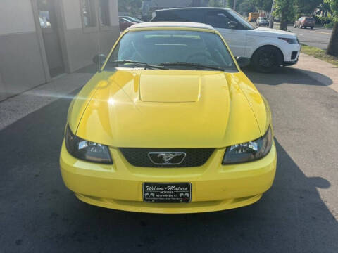 2003 Ford Mustang Deluxe