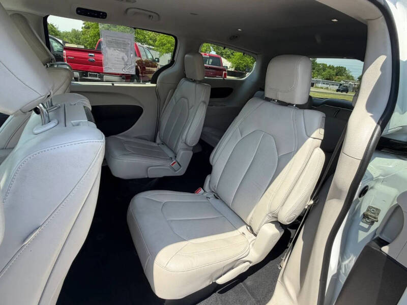 2017 Chrysler Pacifica Touring-L Plus
