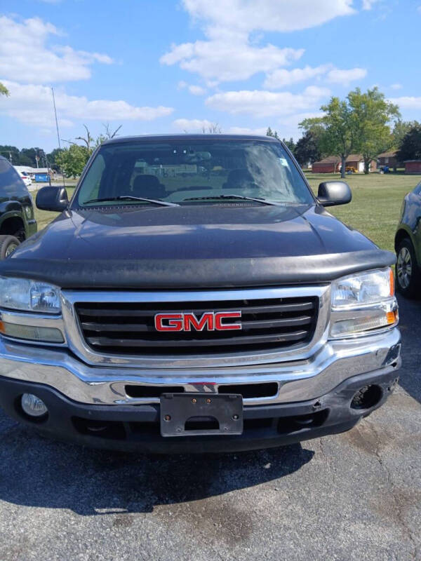 2005 GMC Sierra 1500 for sale at Lakeshore Auto Wholesalers in Amherst OH