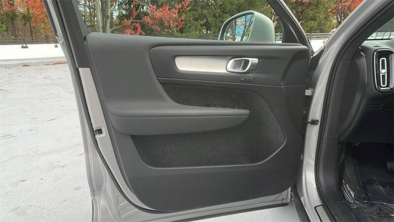 2025 Volvo XC40 B5 Core Bright Theme