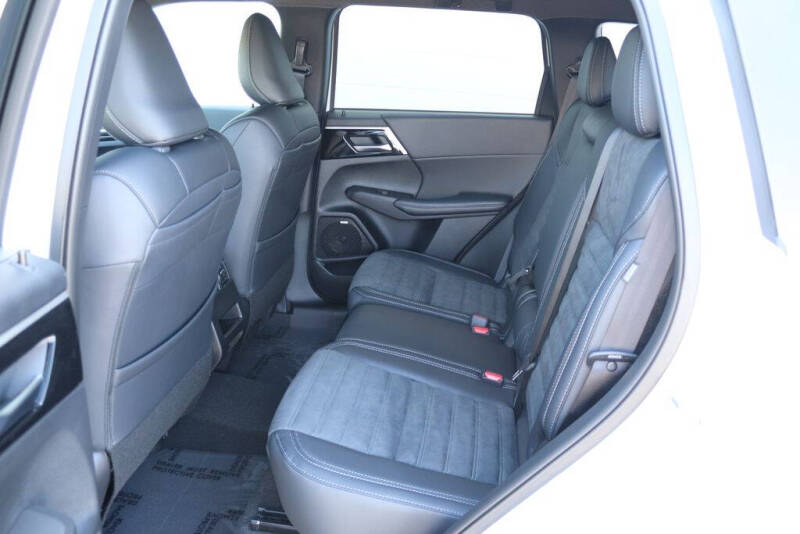 2026 Mitsubishi Outlander LE