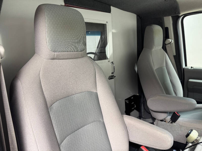 2010 Ford E-Series E-450 SD