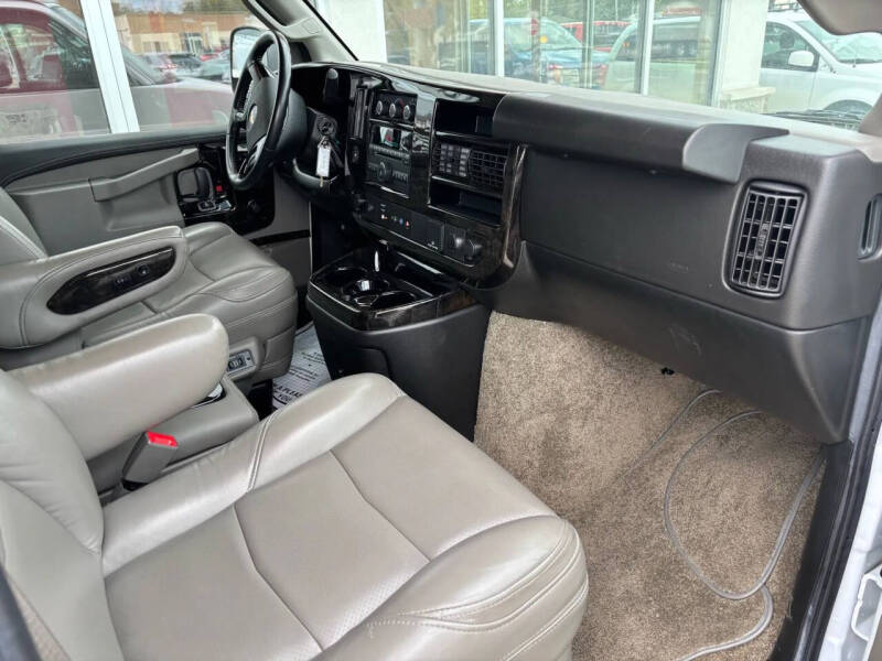 2022 Chevrolet Express 2500