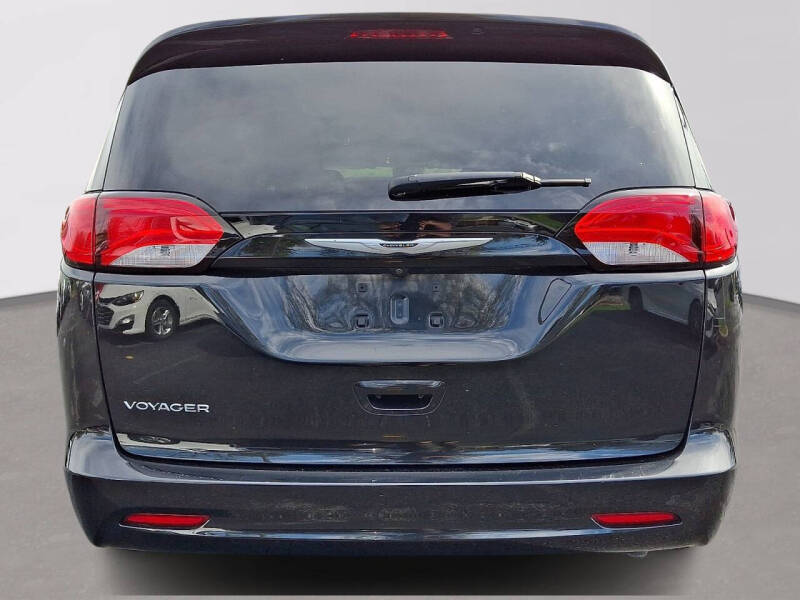 2024 Chrysler Voyager LX