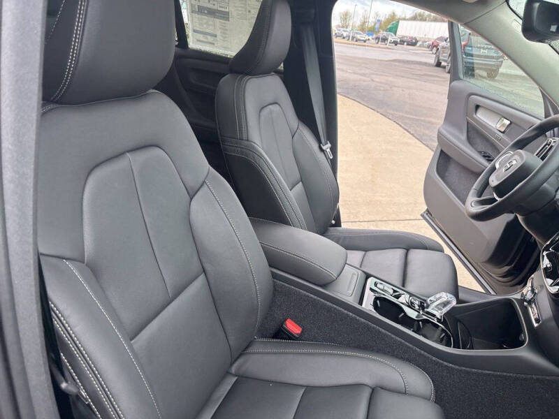 2026 Volvo XC40 B5 Plus