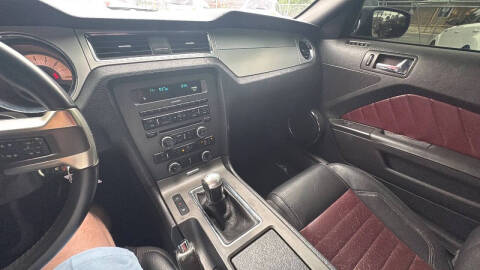 2012 Ford Mustang V6 Premium