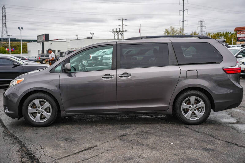 2015 Toyota Sienna LE 8-Passenger