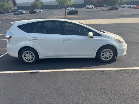 2013 Toyota Prius v Five