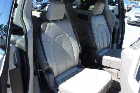 2017 Chrysler Pacifica Touring-L Plus