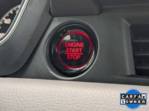 2023 Honda Pilot EX-L w/Rear Captain's Chairs