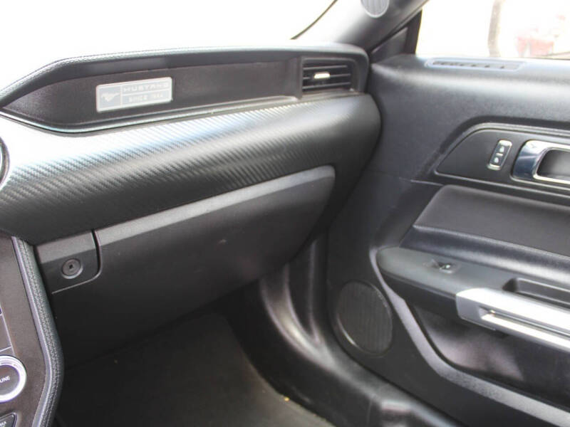 2017 Ford Mustang V6