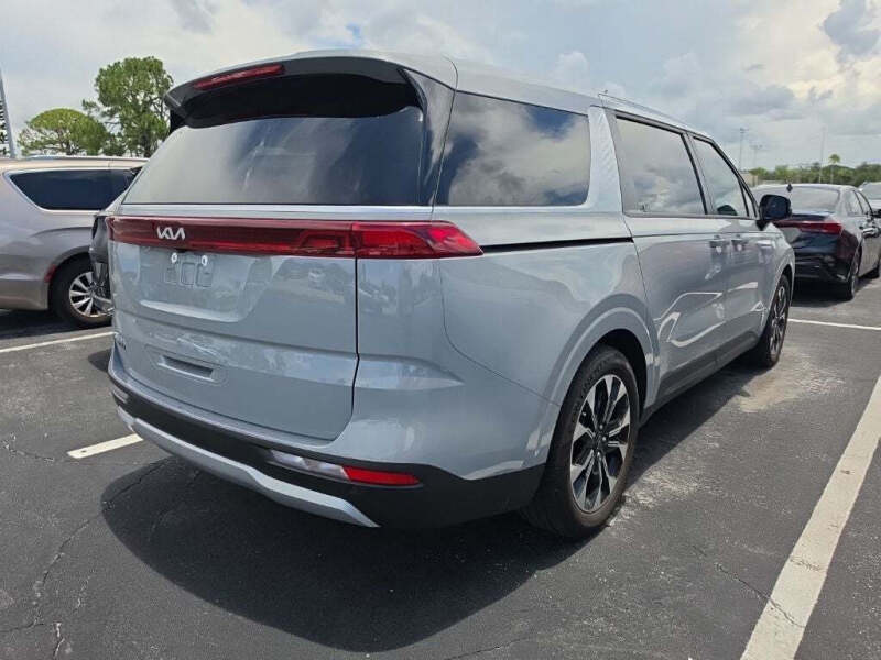 2024 Kia Carnival EX