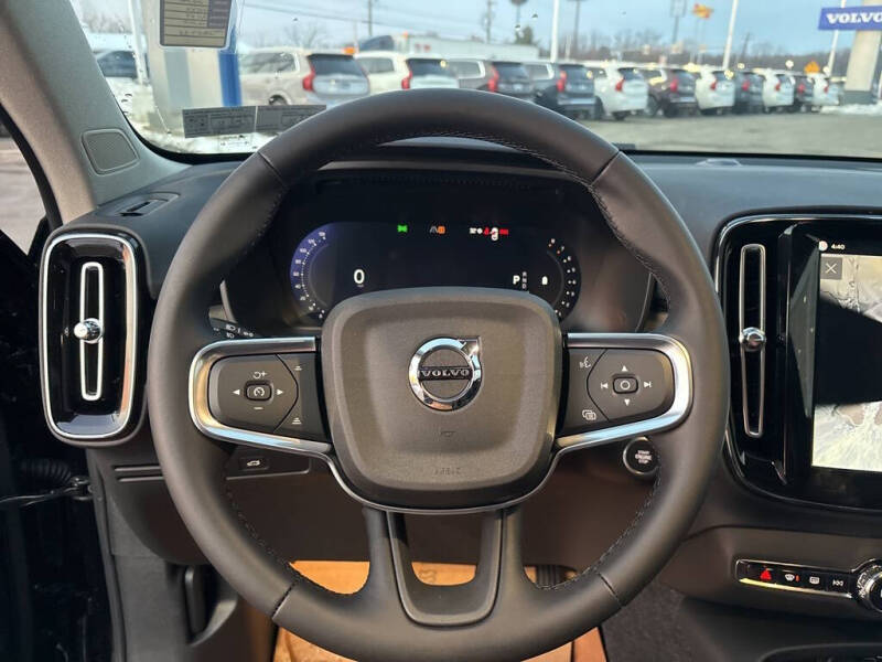 2026 Volvo XC40 B5 Plus