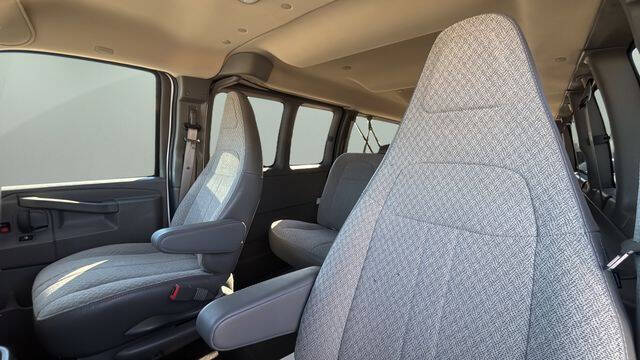 2025 Chevrolet Express LT 3500