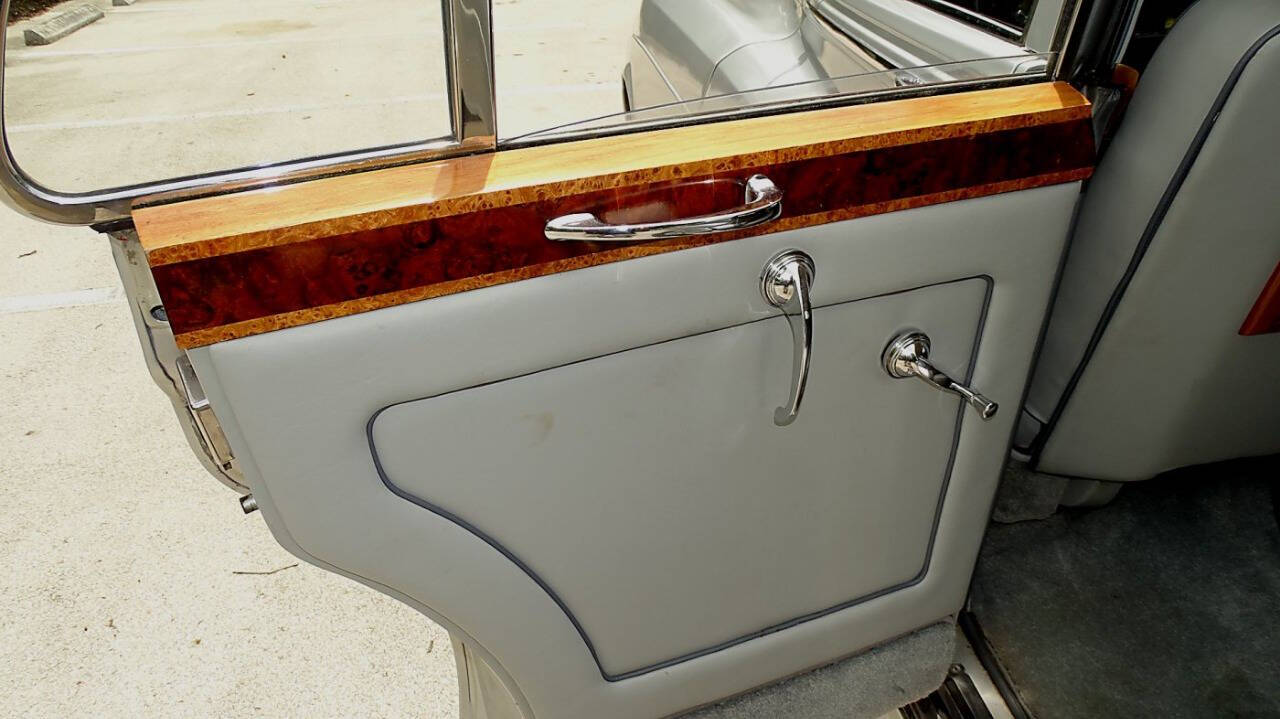 1957 Rolls-Royce Silver Cloud III 26