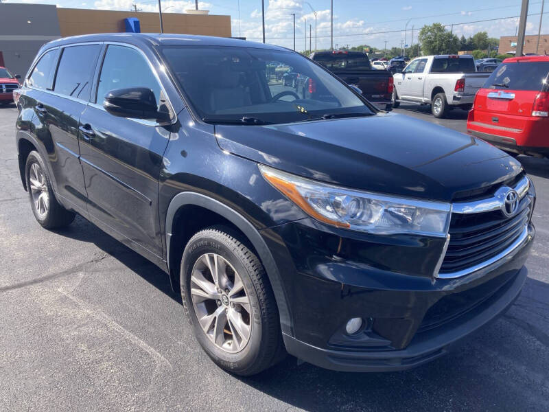 2016 Toyota Highlander LE Plus's photo