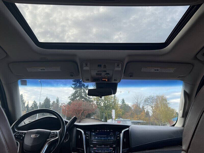 2017 Cadillac Escalade Luxury