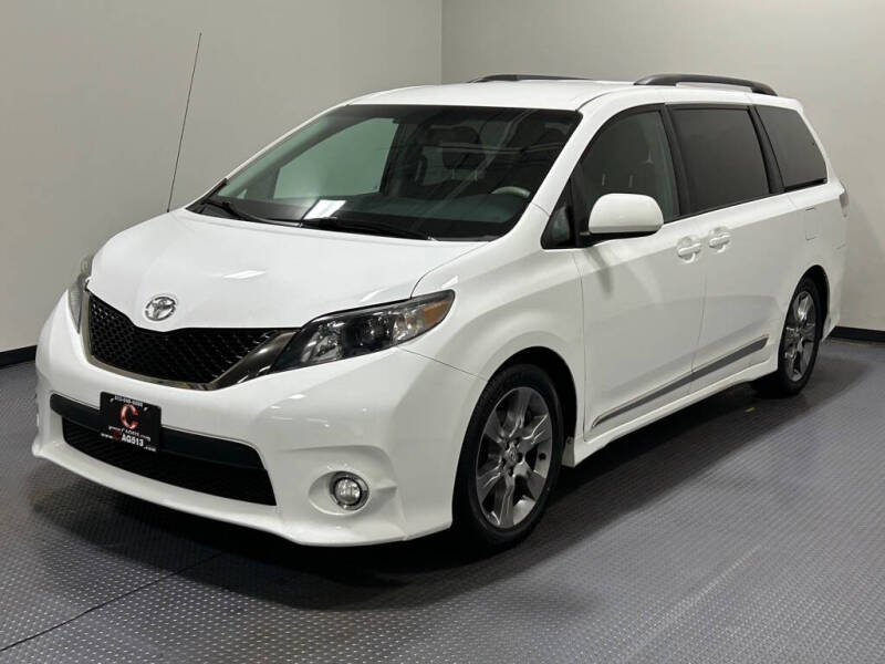 2012 Toyota Sienna SE's photo