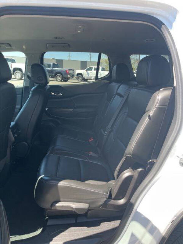 2023 GMC Acadia SLT