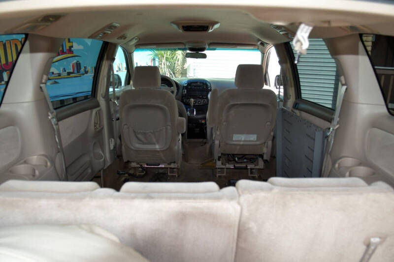 2005 Toyota Sienna LE 7 Passenger