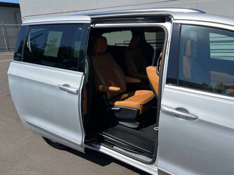 2023 Chrysler Pacifica Plug-In Hybrid Pinnacle