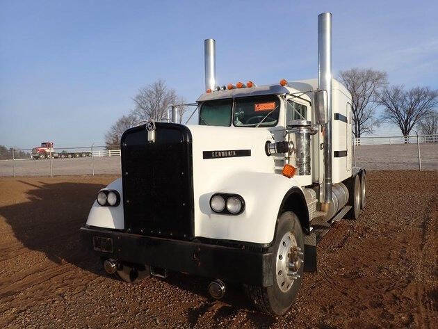 1961 Kenworth W900
