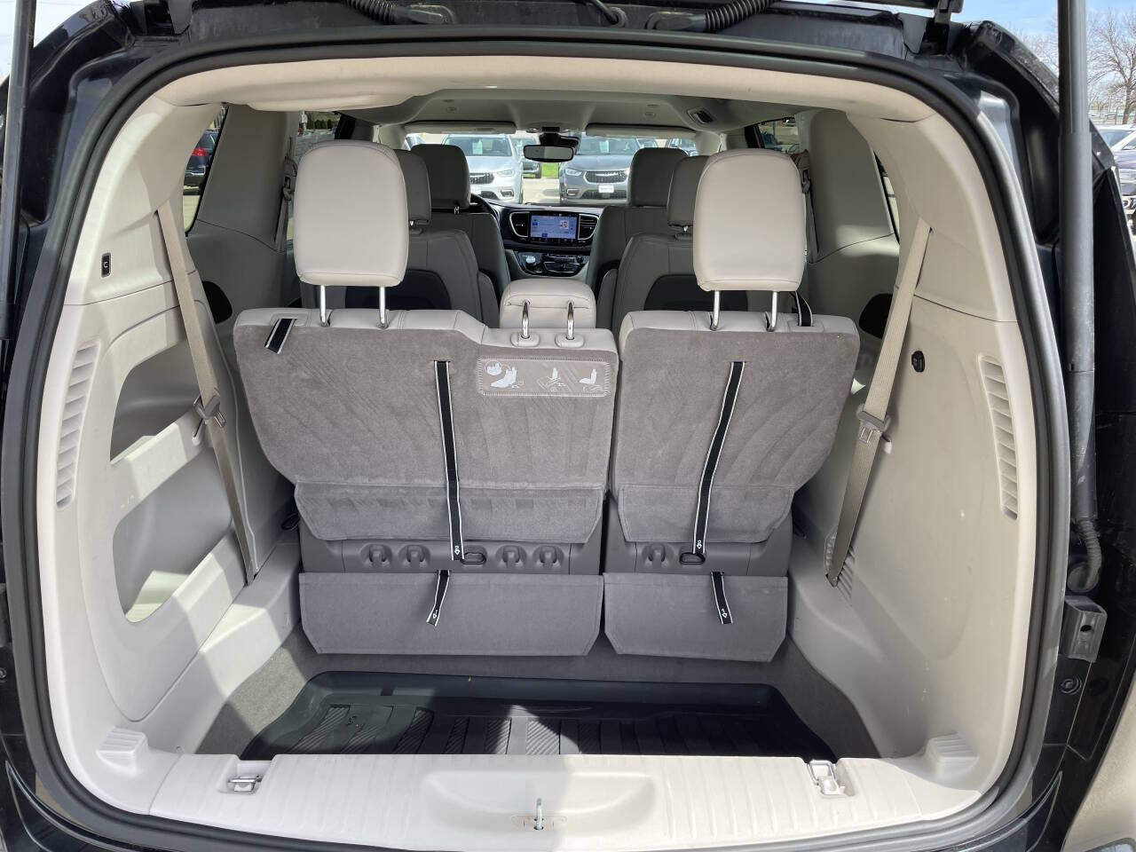 2021 Chrysler Pacifica Touring L photo 14