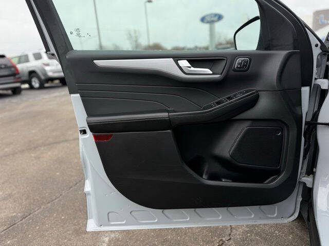 2025 Ford Escape Platinum