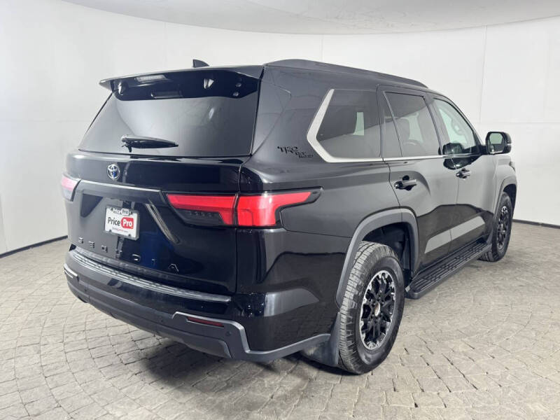 2024 Toyota Sequoia SR5