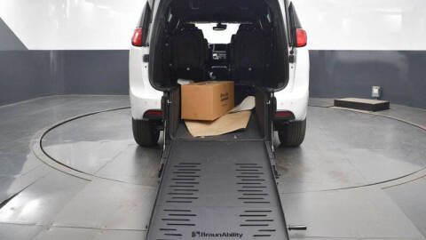 2025 Chrysler Voyager LX