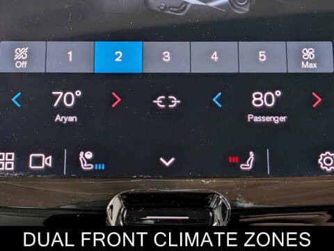 2024 Volvo XC60 B5 Ultimate Dark Theme