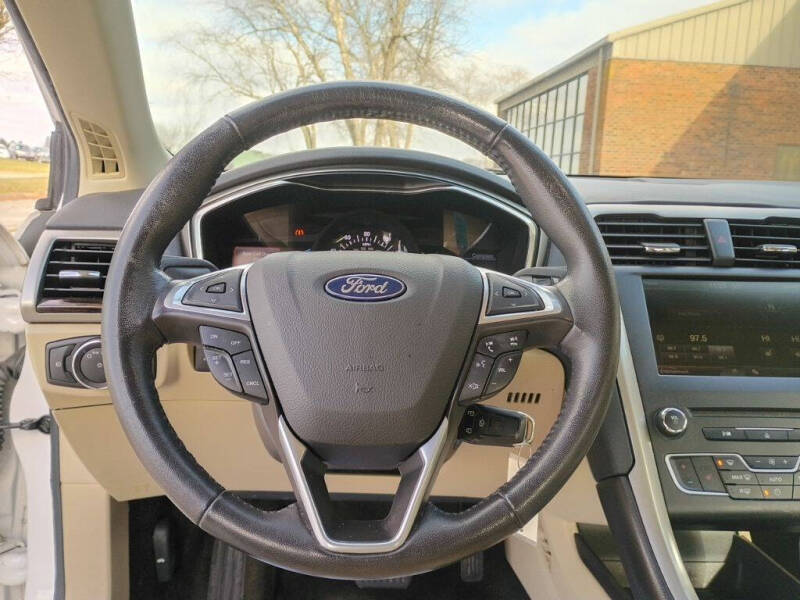 2016 Ford Fusion SE