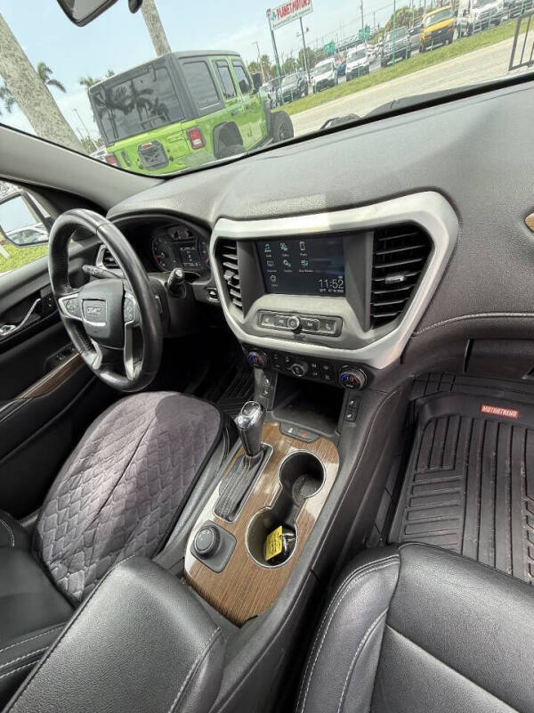 2017 GMC Acadia SLE-2