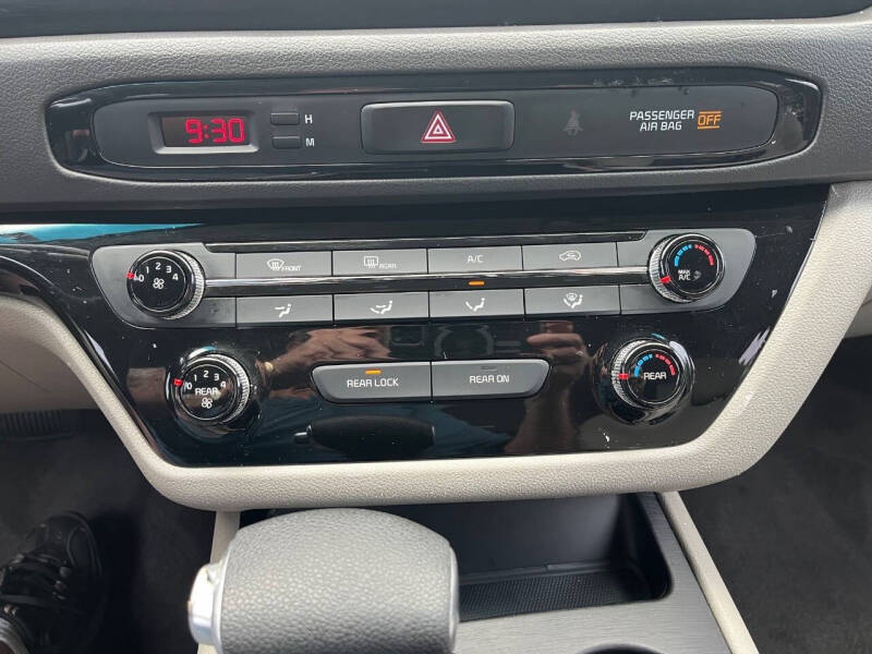 2017 Kia Sedona L