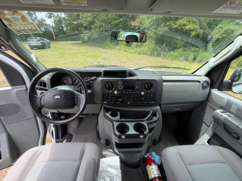 2013 Ford E-Series E-350 SD XLT