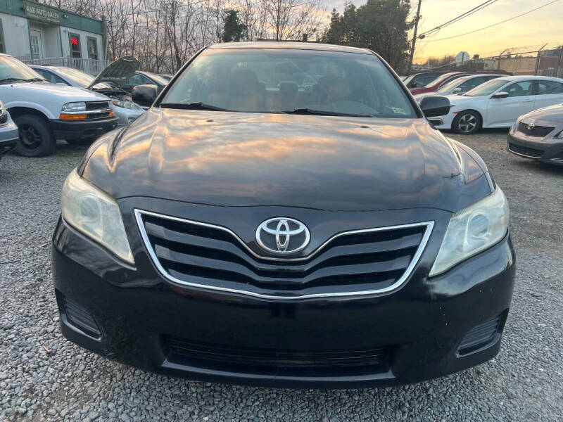 2011 Toyota Camry LE photo 2