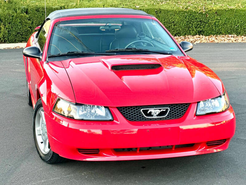 2004 Ford Mustang Deluxe