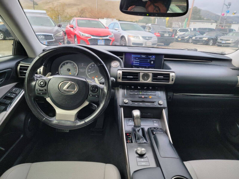 2016 Lexus IS 200t photo 12