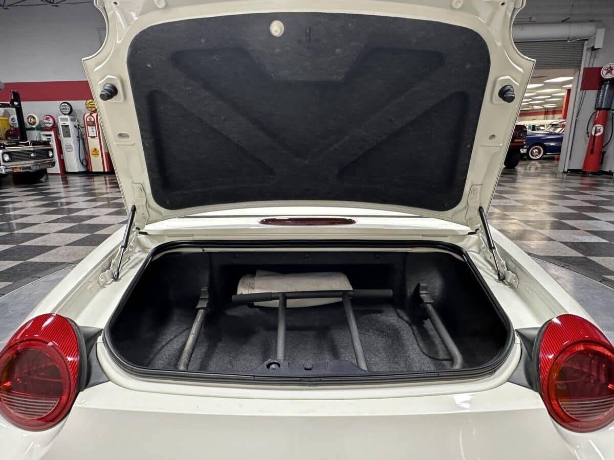 2003 Ford Thunderbird 32