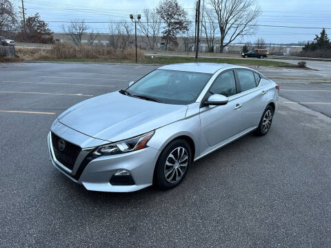 2020 Nissan Altima for sale at Sky Motors in Kansas City MO